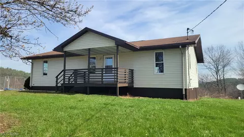 105 Woodcrest Ln, Marietta, OH 45750