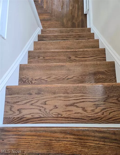 Entry Way - 1733 E 47th St, Ashtabula, OH 44004 photo 1 of 2