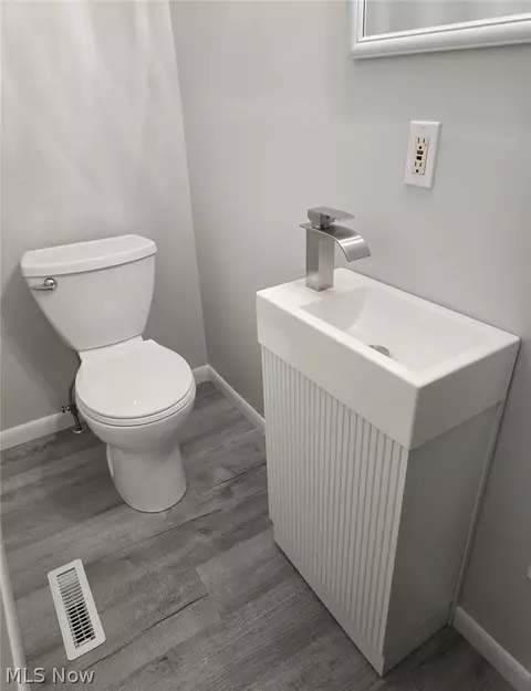 Bath - 1733 E 47th St, Ashtabula, OH 44004 photo 1 of 7