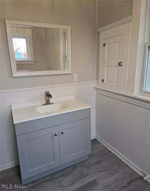 Bath - 1733 E 47th St, Ashtabula, OH 44004 photo 3 of 7