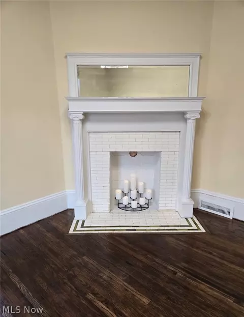 Living - 1733 E 47th St, Ashtabula, OH 44004 photo 6 of 7