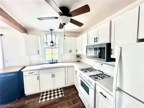 Kitchen - 6832 Murray Ridge Rd, Elyria, OH 44035 photo 2 of 2