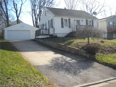 332 Lincoln Ave, Barberton, OH 44203