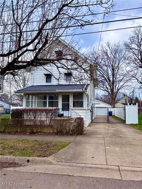 1211 California Ave, Akron, OH 44314