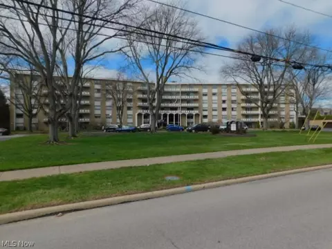3400 Wooster Rd #618, Rocky River, OH 44116
