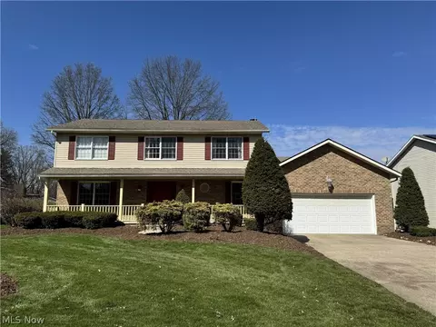 733 Austin Dr, Barberton, OH 44203