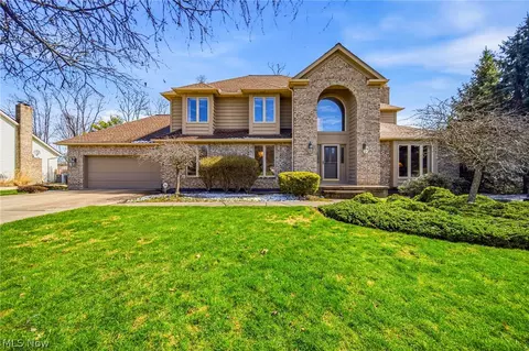 471 Medway Rd, Highland Heights, OH 44143
