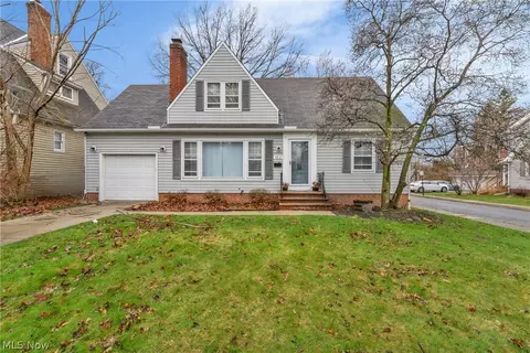 922 Cambridge Rd, Cleveland Heights, OH 44121