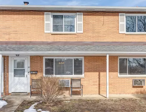 2472 Warren Pkwy #20, Twinsburg, OH 44087
