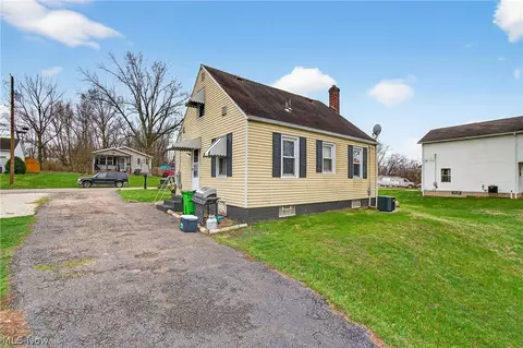 1314 Pearl Dr SE, Massillon, OH 44646 photo 4