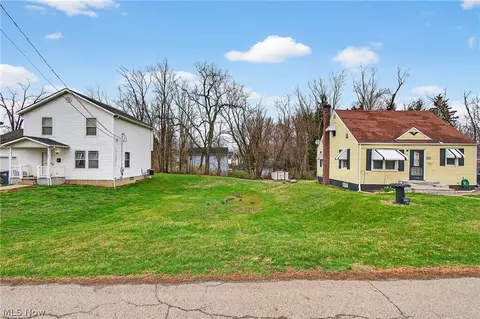 1314 Pearl Dr SE, Massillon, OH 44646 photo 3