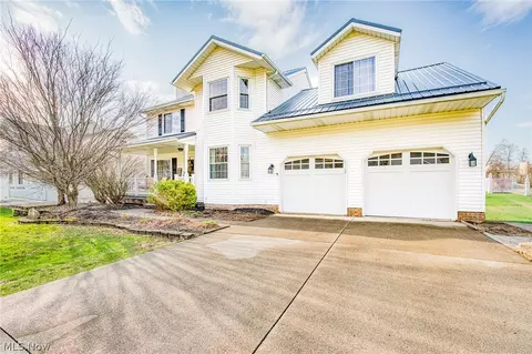 1215 Heatherstone Dr, Painesville, OH 44077