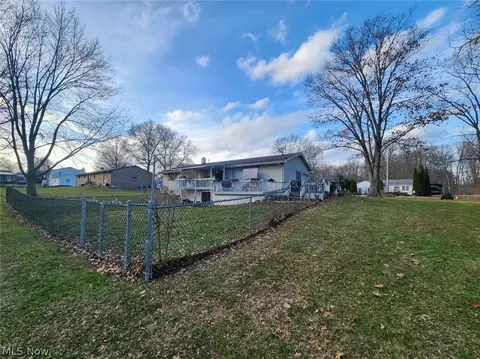 6070 Highton St SW, Navarre, OH 44662