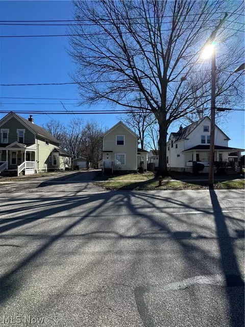 194 E Bridge St, Berea, OH 44017 photo 3