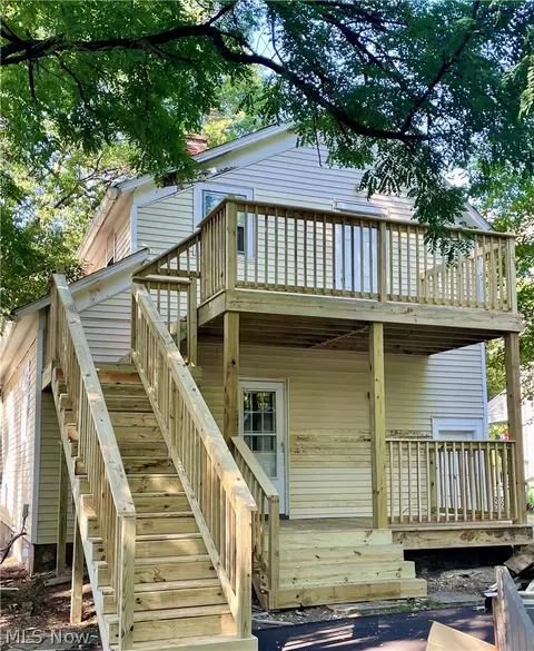 194 E Bridge St, Berea, OH 44017 photo 4
