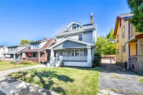 13315 Thornhurst Ave, Garfield Heights, OH 44105