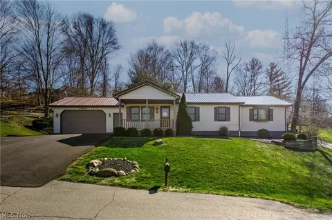 616 N James St, East Palestine, OH 44413