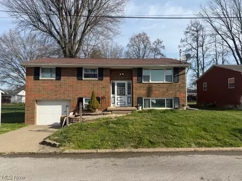 2111 Indiana St, Parkersburg, WV 26101