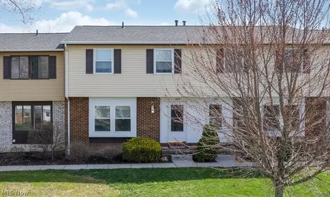 4625 Cox Dr #B, Stow, OH 44224