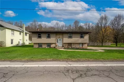 390 Ross Dr, Waynesburg, OH 44688