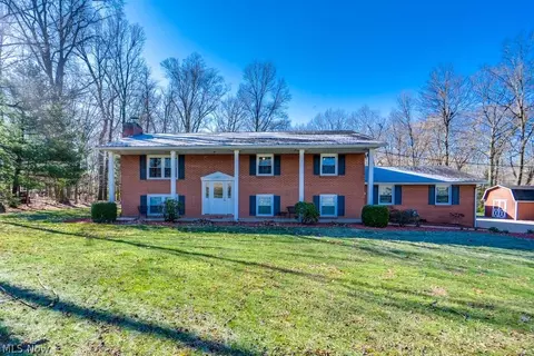 15269 Arnold Rd, Dalton, OH 44618