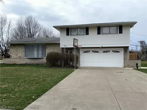 6506 Fairweather Dr, Cleveland, OH 44130