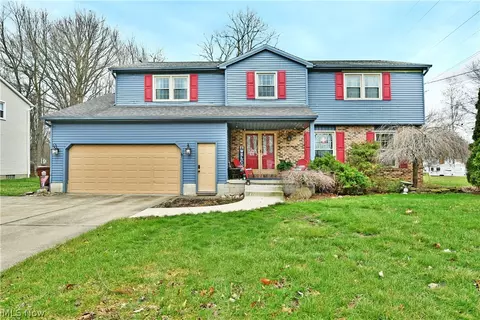 6389 Tara Dr, Youngstown, OH 44514