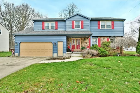 6389 Tara Dr, Youngstown, OH 44514
