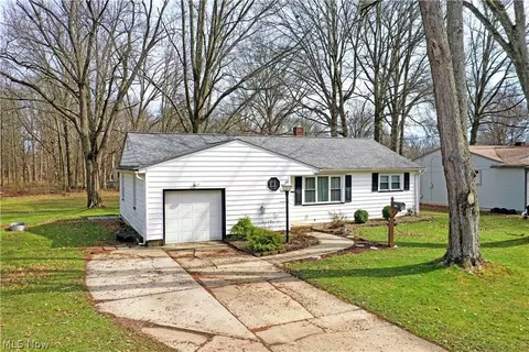 3205 Redgate Ln, Youngstown, OH 44511