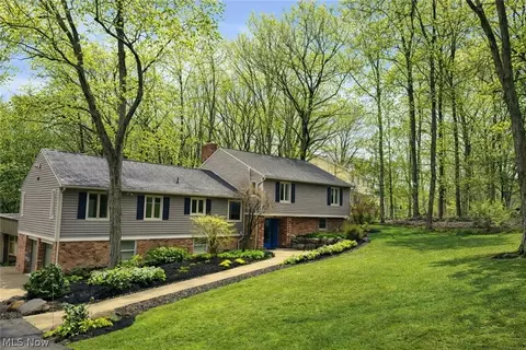 633 Coy Ln, Chagrin Falls, OH 44022
