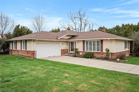 2619 S Green Rd, Beachwood, OH 44122