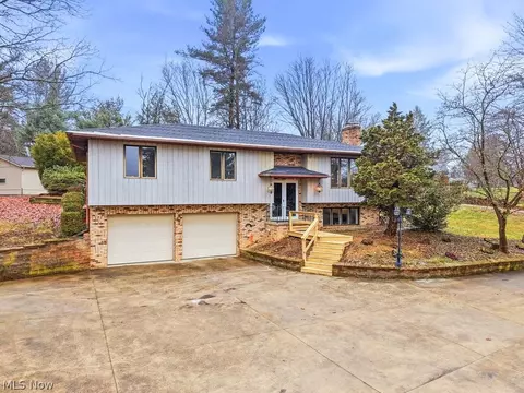 1464 Blair Dr, Akron, OH 44312