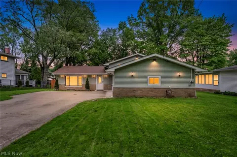 7647 Mccreary Rd, Seven Hills, OH 44131