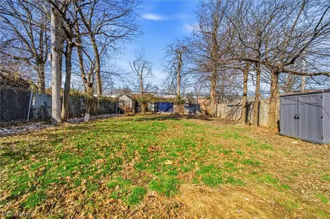 Exterior - 406 E 274th St, Euclid, OH 44132 photo 7 of 7