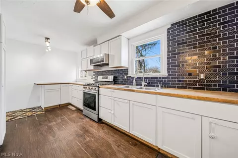 Kitchen - 406 E 274th St, Euclid, OH 44132 photo 2 of 2