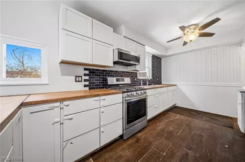 Kitchen - 406 E 274th St, Euclid, OH 44132 photo 1 of 2