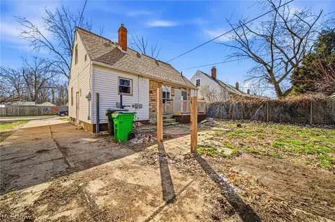 Exterior - 406 E 274th St, Euclid, OH 44132 photo 5 of 7