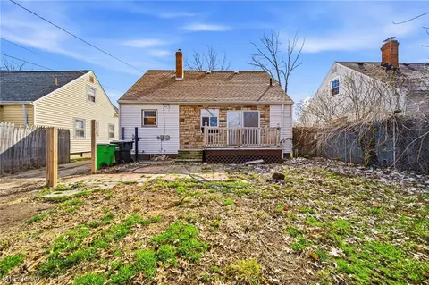 Exterior - 406 E 274th St, Euclid, OH 44132 photo 2 of 7