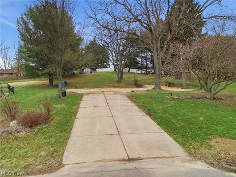7622 Marelis Ave NE, Canton, OH 44721