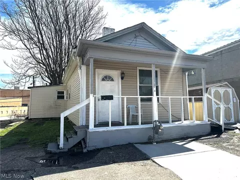 708 Jackson St, Liverpool, OH 43920