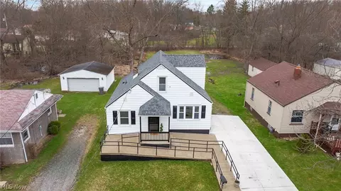 2526 Stocker Ave, Youngstown, OH 44505