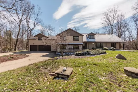 45 River Rd, Hinckley, OH 44233