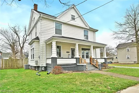 163 N Chestnut Ave, Niles, OH 44446