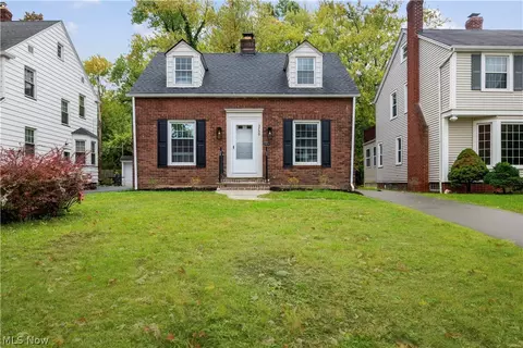 3750 Bainbridge Rd, Cleveland Heights, OH 44118