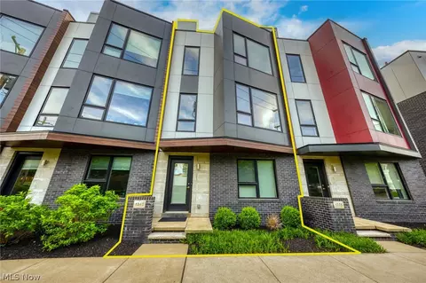 1240 W 70th St, Cleveland, OH 44102