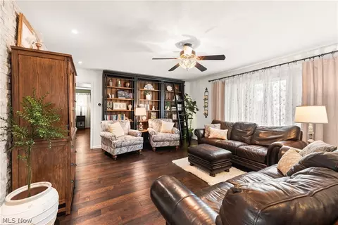 Living - 257 Windward Dr, Elyria, OH 44035 photo 1 of 1