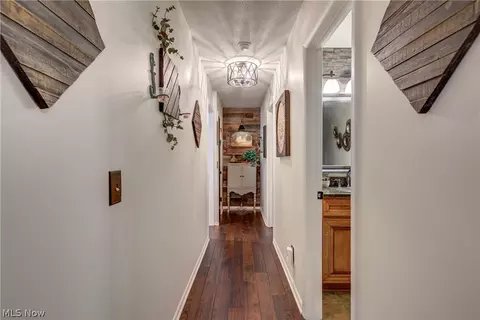 Entry Way - 257 Windward Dr, Elyria, OH 44035 photo 3 of 3