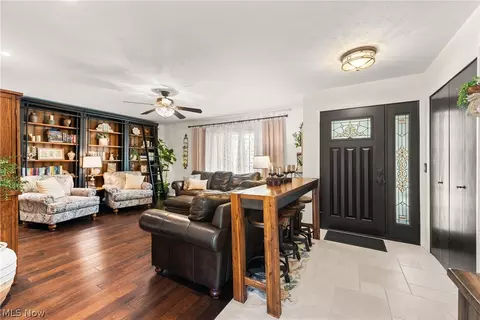 Entry Way - 257 Windward Dr, Elyria, OH 44035 photo 1 of 3