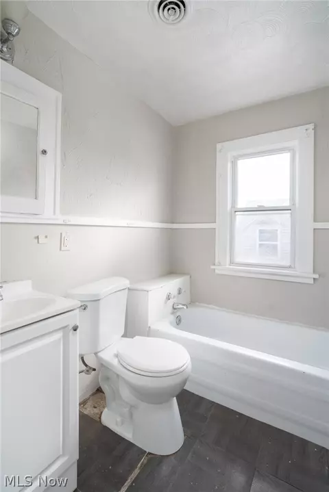 Bath - 1816 E 34th St, Lorain, OH 44055 photo 2 of 2
