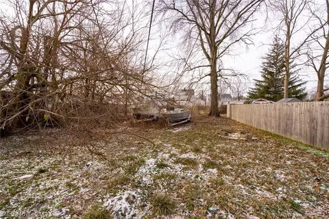 Exterior - 1816 E 34th St, Lorain, OH 44055 photo 3 of 6